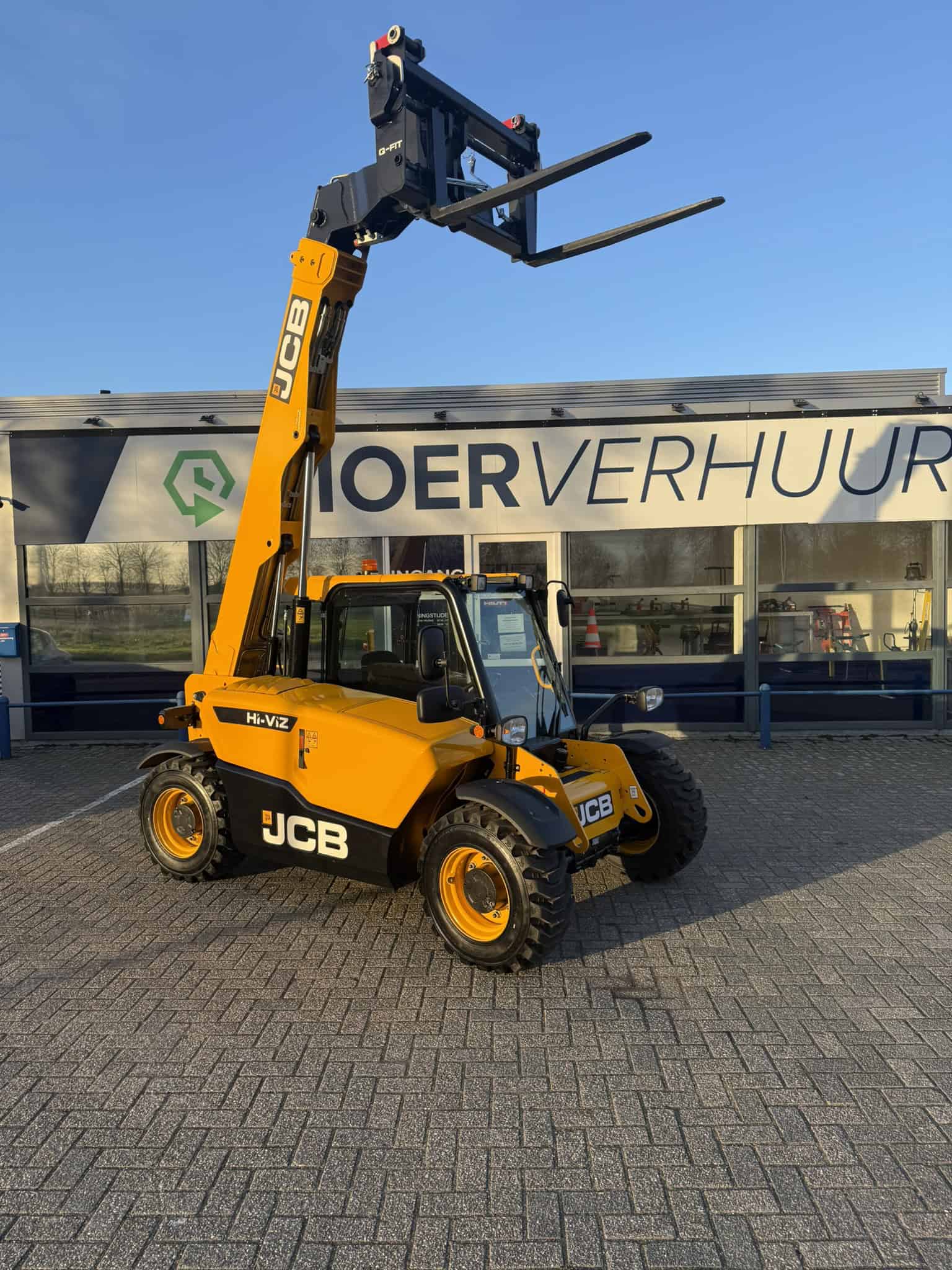 Starre verreiker JCB van Moerverhuur, klaar voor levering vanuit Kapelle